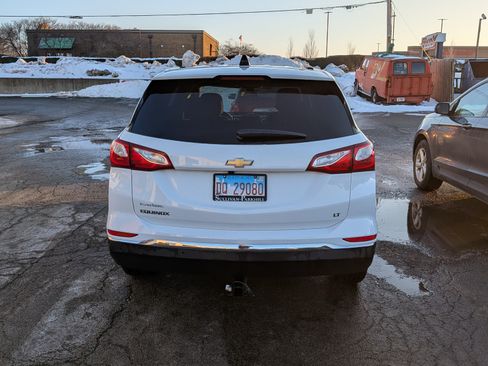 Used 2019 Chevrolet Equinox LT w/ Driver Convenience Package image 6
