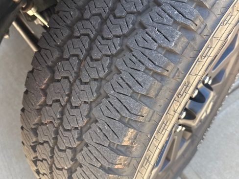 Used 2025 RAM 2500 Laramie AWD/4WD image 12