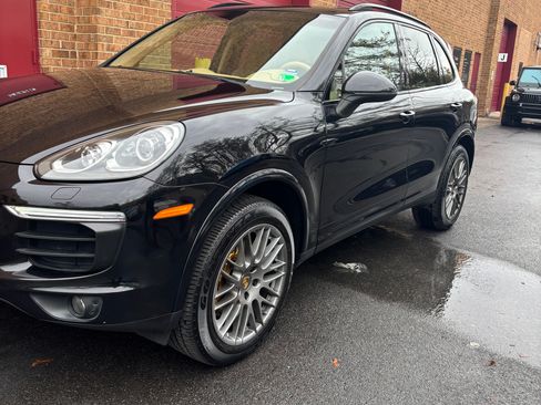 Used 2017 Porsche Cayenne Platinum Edition image 1