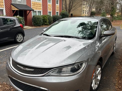 Used 2015 Chrysler 200 Limited w/ Convenience Group image 1