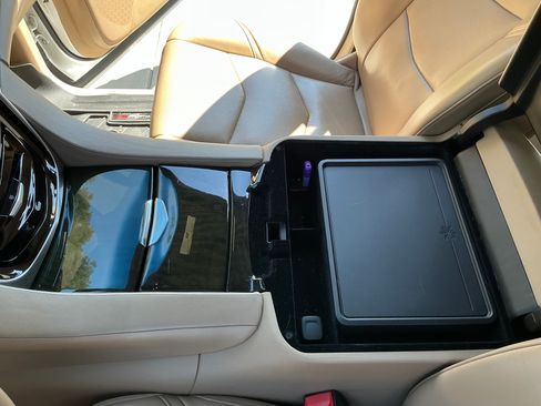 Used 2019 Cadillac Escalade Platinum image 16