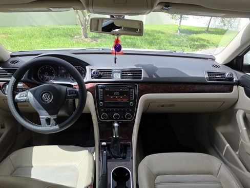 Used 2013 Volkswagen Passat 3.6 SEL Premium image 6