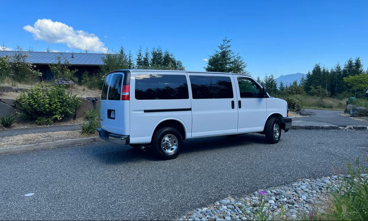 Used 2017 Chevrolet Express 3500 LT w/ LT Preferred Equipment Group RWD image 8