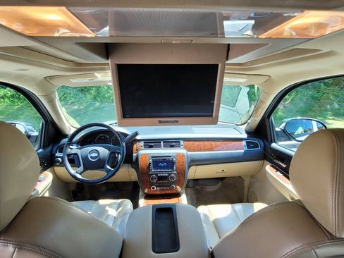 Used 2007 Chevrolet Avalanche LTZ w/ LTZ Preferred Equipment Group image 10