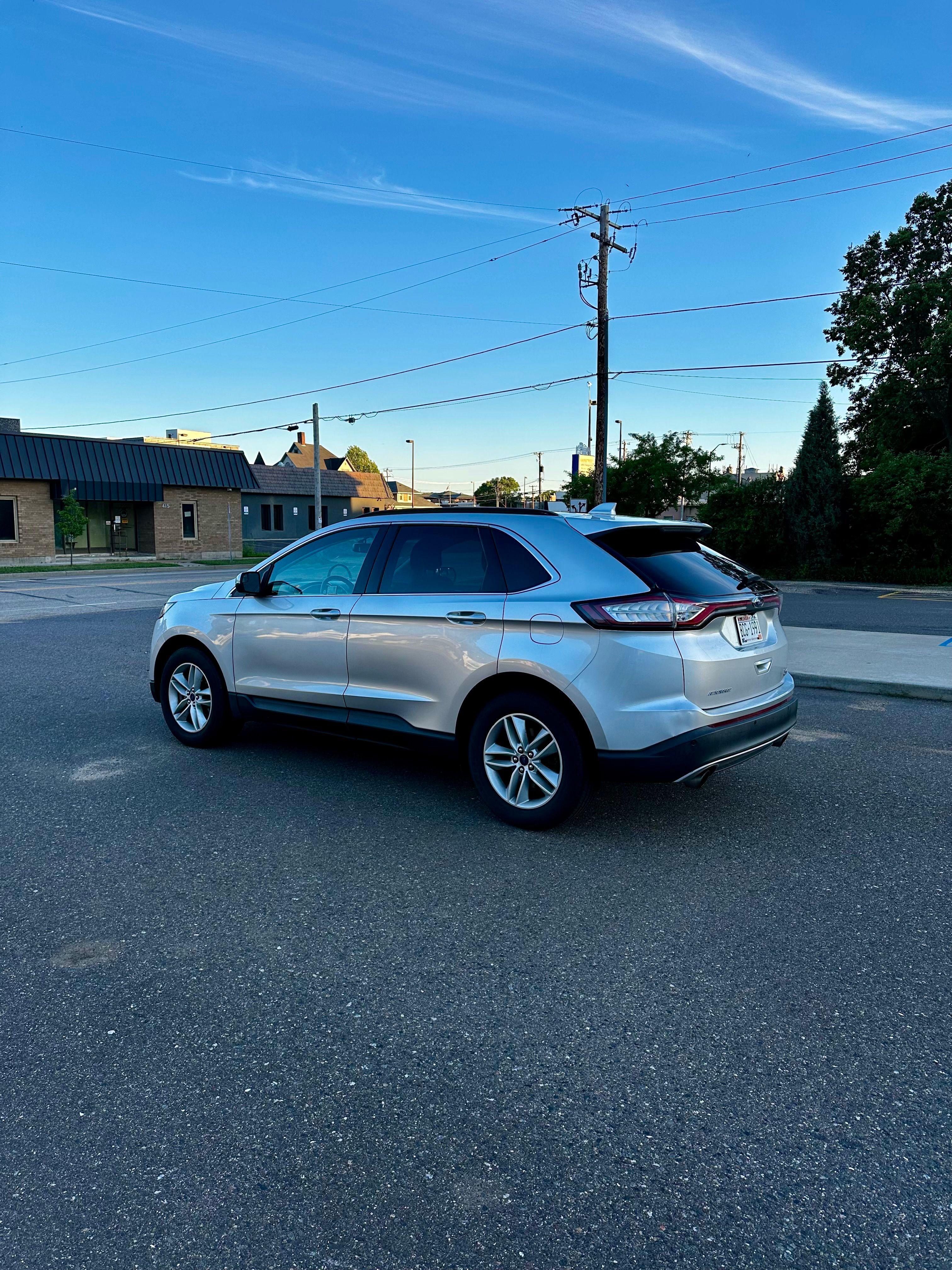 Used 2017 Ford Edge SEL AWD/4WD image 4