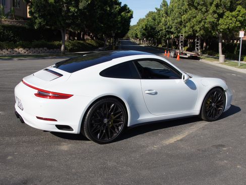 Used 2017 Porsche 911 Carrera 4 image 5