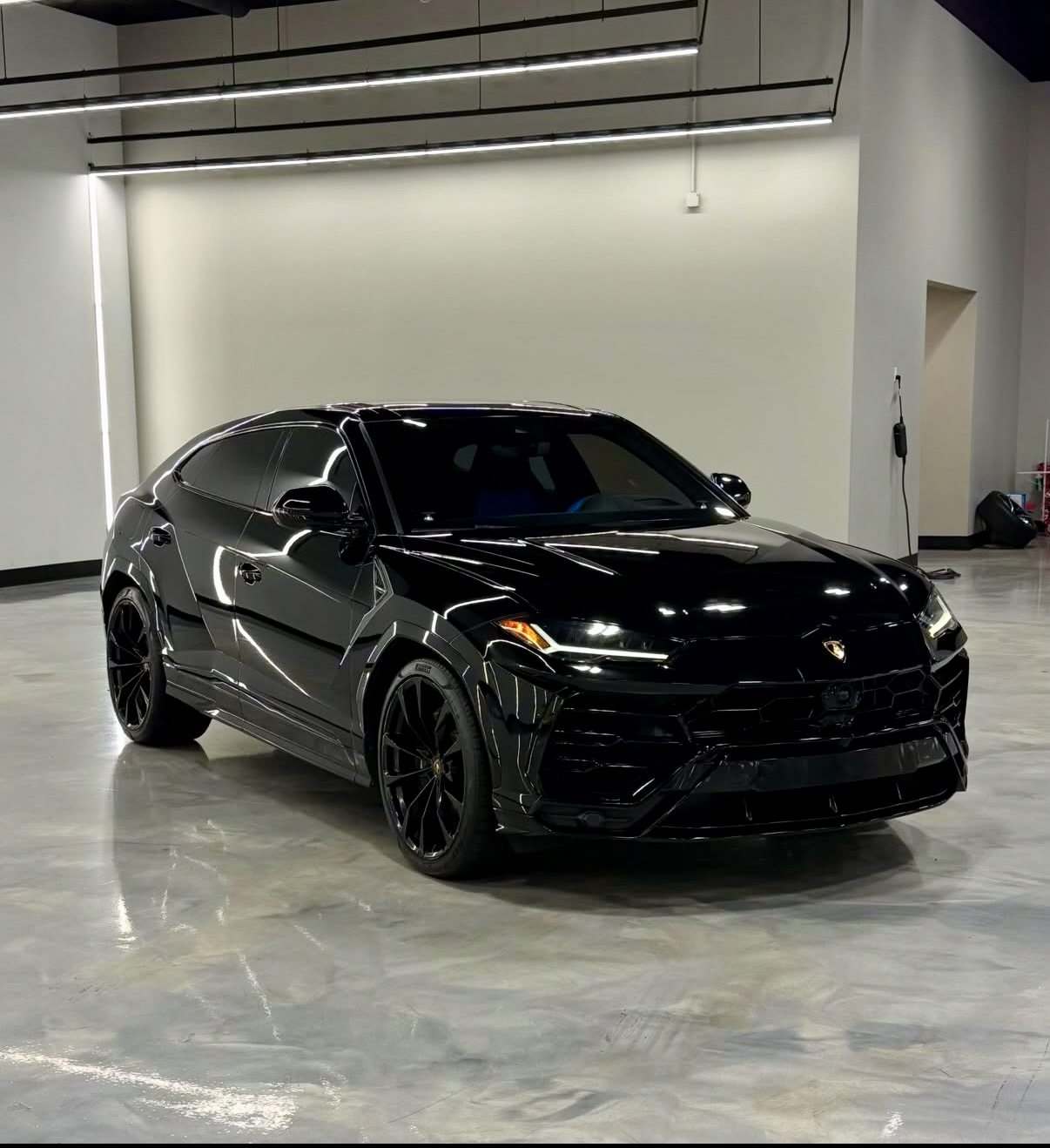 Used 2021 Lamborghini Urus AWD/4WD image 6