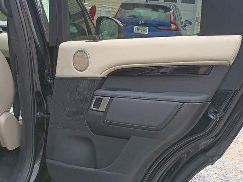 Used 2020 Land Rover Discovery SE image 30