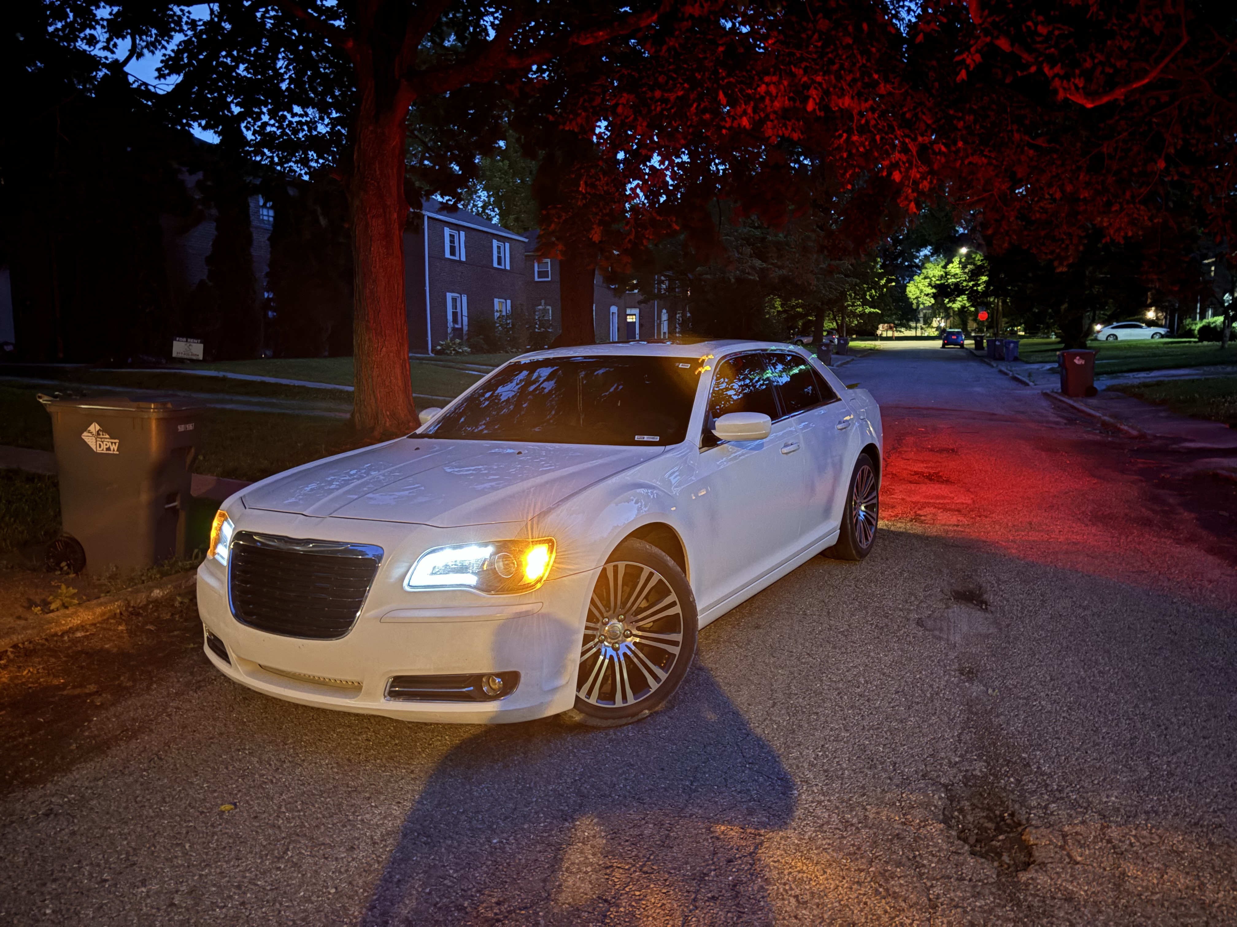 Used 2014 Chrysler 300 S RWD image 1
