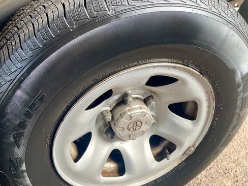 Used 2001 Toyota 4Runner SR5 image 16