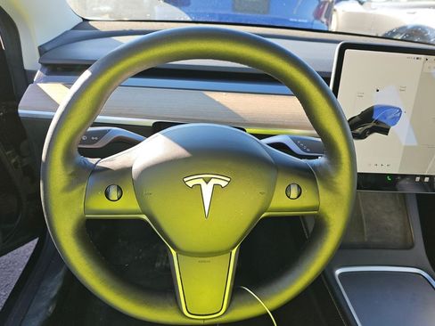 Used 2021 Tesla Model 3 Standard Range Plus image 9