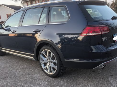 Used 2019 Volkswagen Golf Alltrack SEL image 2