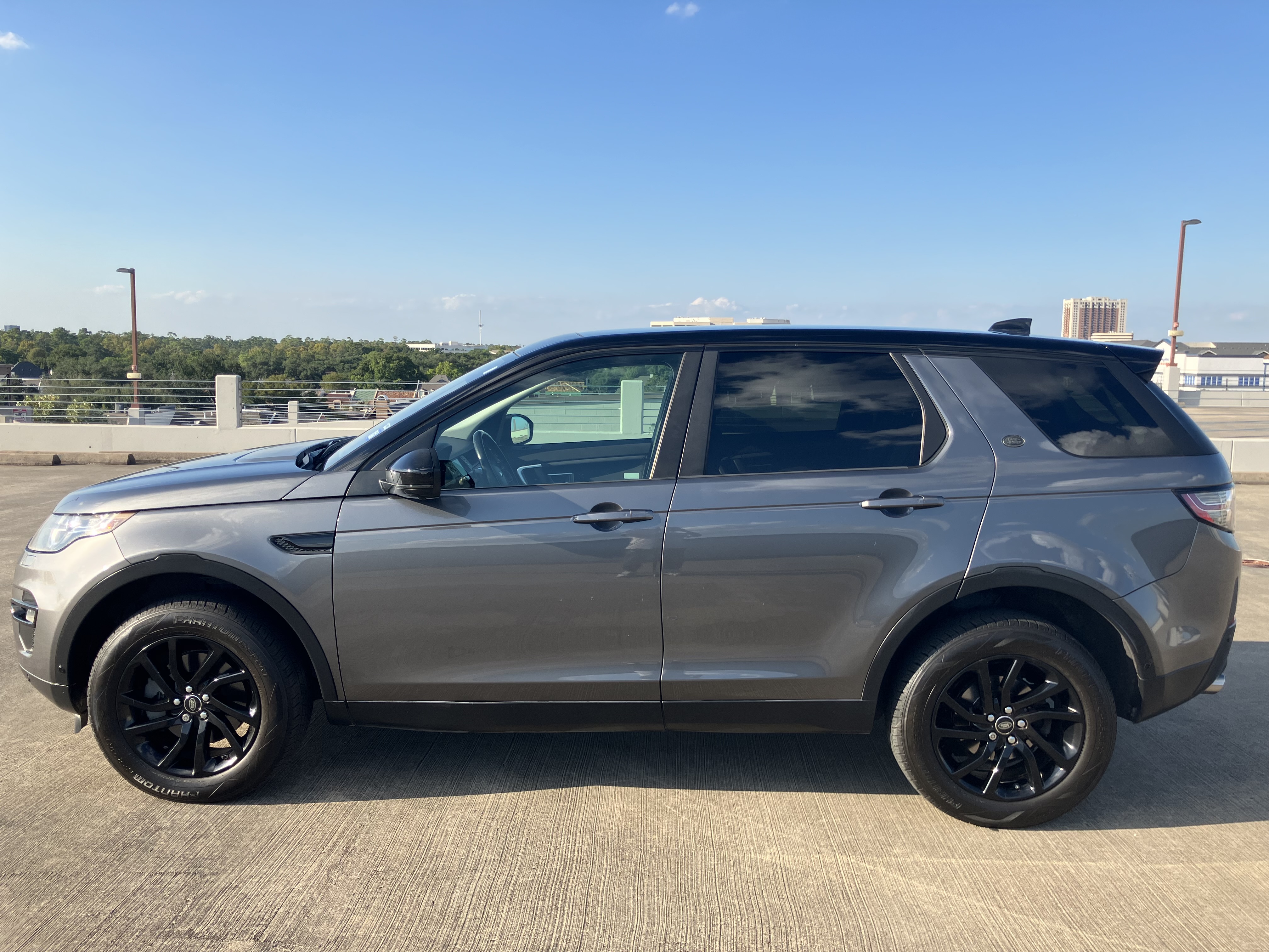 Used 2018 Land Rover Discovery Sport HSE AWD/4WD image 2
