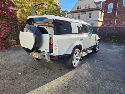 Used 2023 Land Rover Defender 130 S image 6