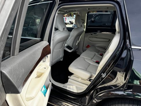 Used 2019 Volvo XC90 T6 Momentum w/ Advanced Package image 10