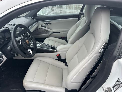 Used 2024 Porsche 718 Cayman image 5