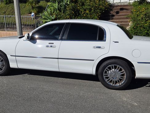 Used 2008 Lincoln Town Car Signature Limited image 5