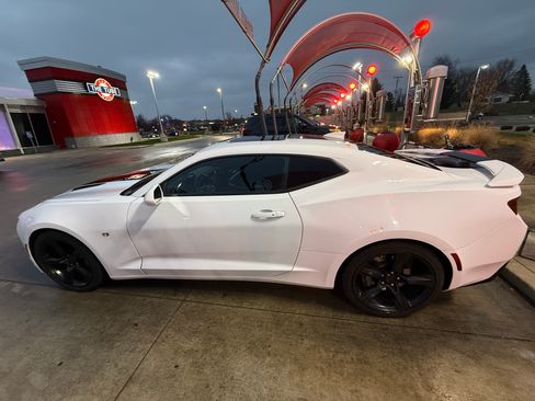 Used 2017 Chevrolet Camaro SS image 2