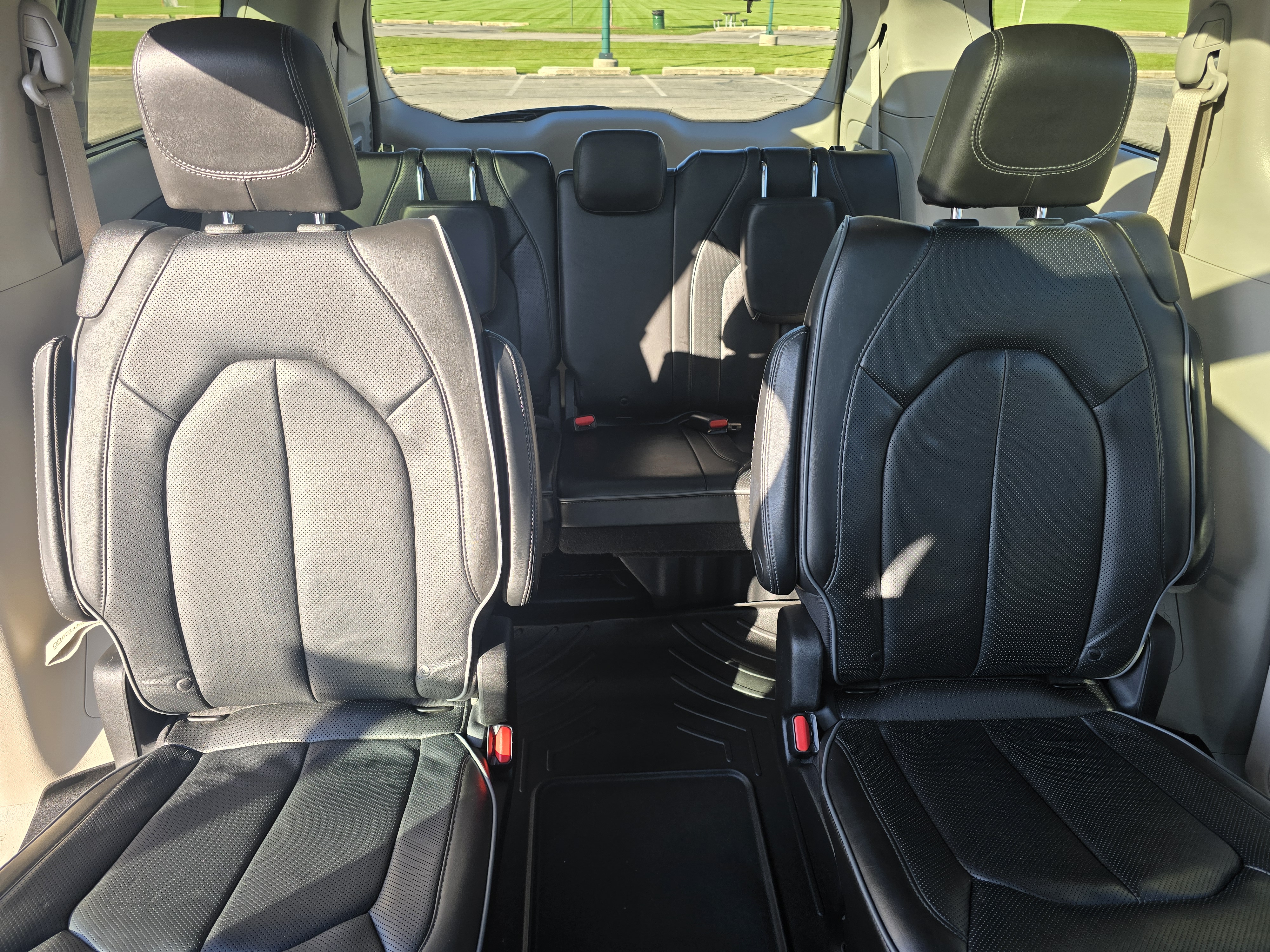 Used 2020 Chrysler Pacifica Limited FWD image 17
