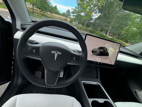 Used 2023 Tesla Model Y Performance image 14