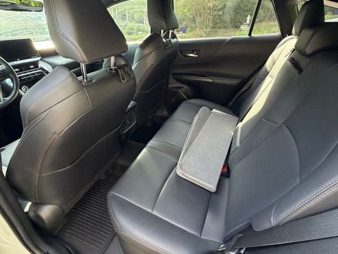 Used 2022 Toyota Venza XLE AWD/4WD image 14