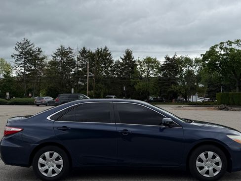 Used 2016 Toyota Camry LE FWD image 6