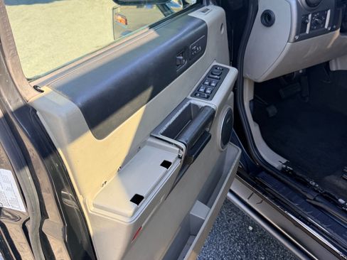 Used 2004 HUMMER H2 Luxury image 8