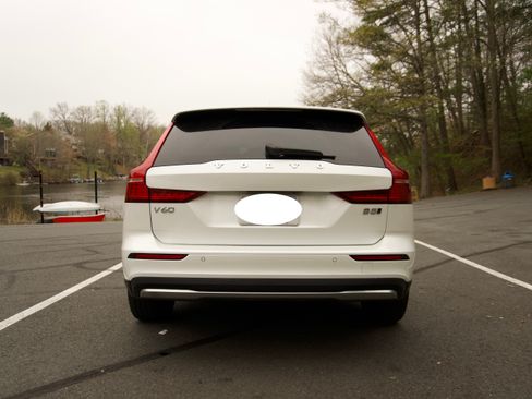 Used 2025 Volvo V60 B5 Cross Country Plus image 6