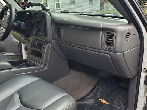 Used 2004 Chevrolet Avalanche Z71 w/ Preferred Equipment Group image 10