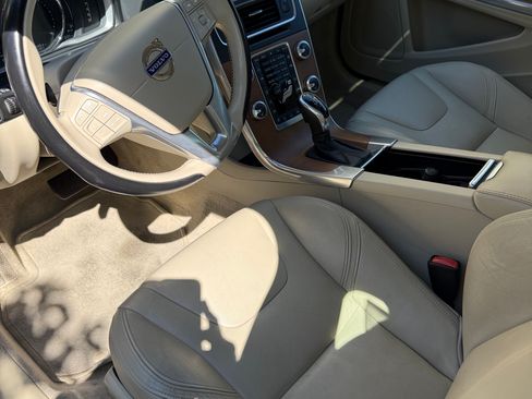 Used 2016 Volvo S60 T5 Inscription Platinum image 14