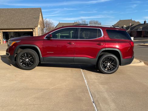 Used 2018 GMC Acadia SLT image 2