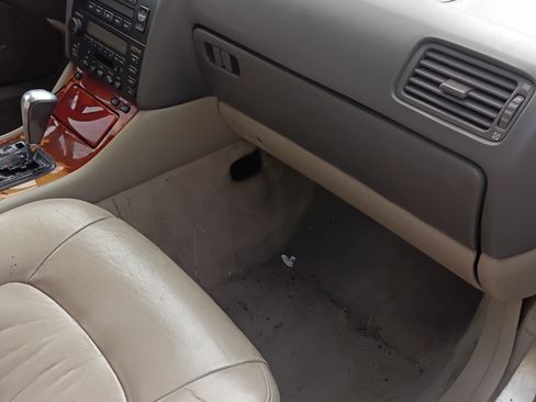 Used 2000 Lexus LS 400 image 4