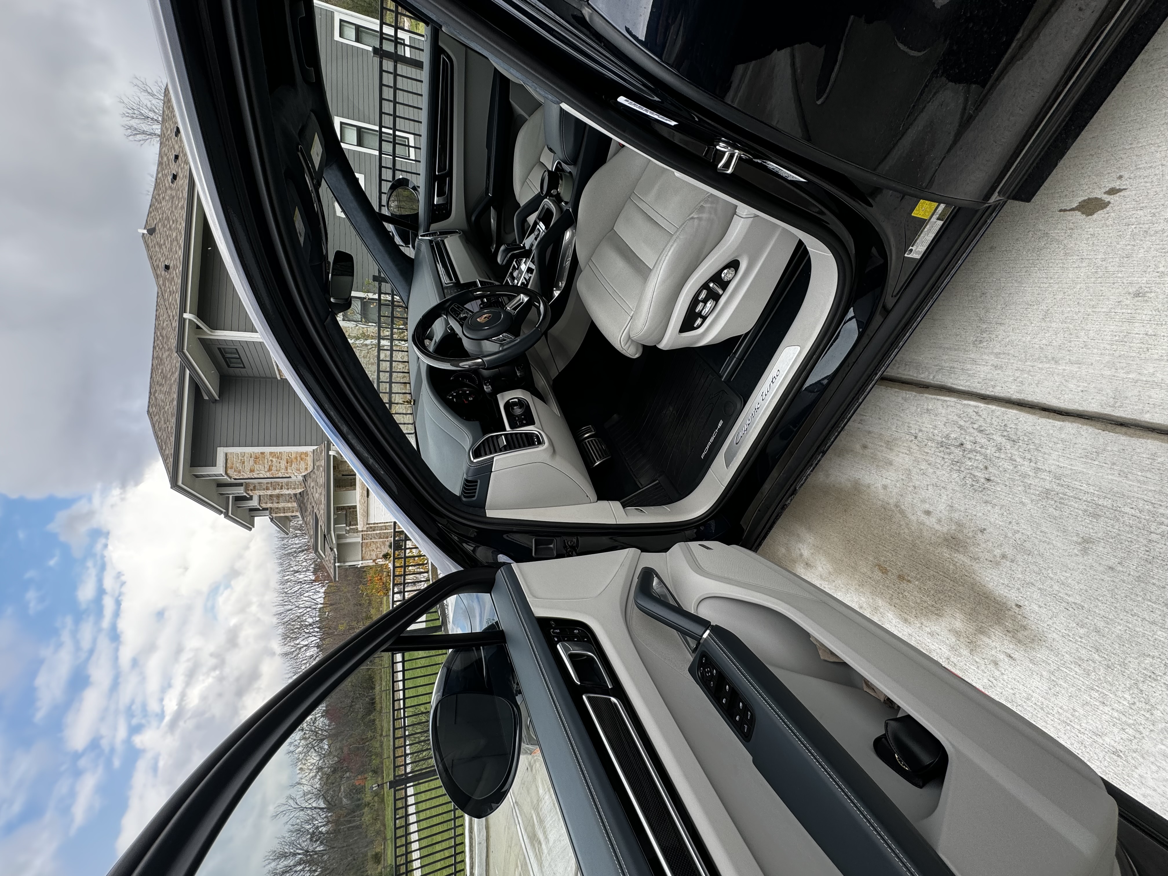 Used 2020 Porsche Cayenne Turbo AWD/4WD image 12