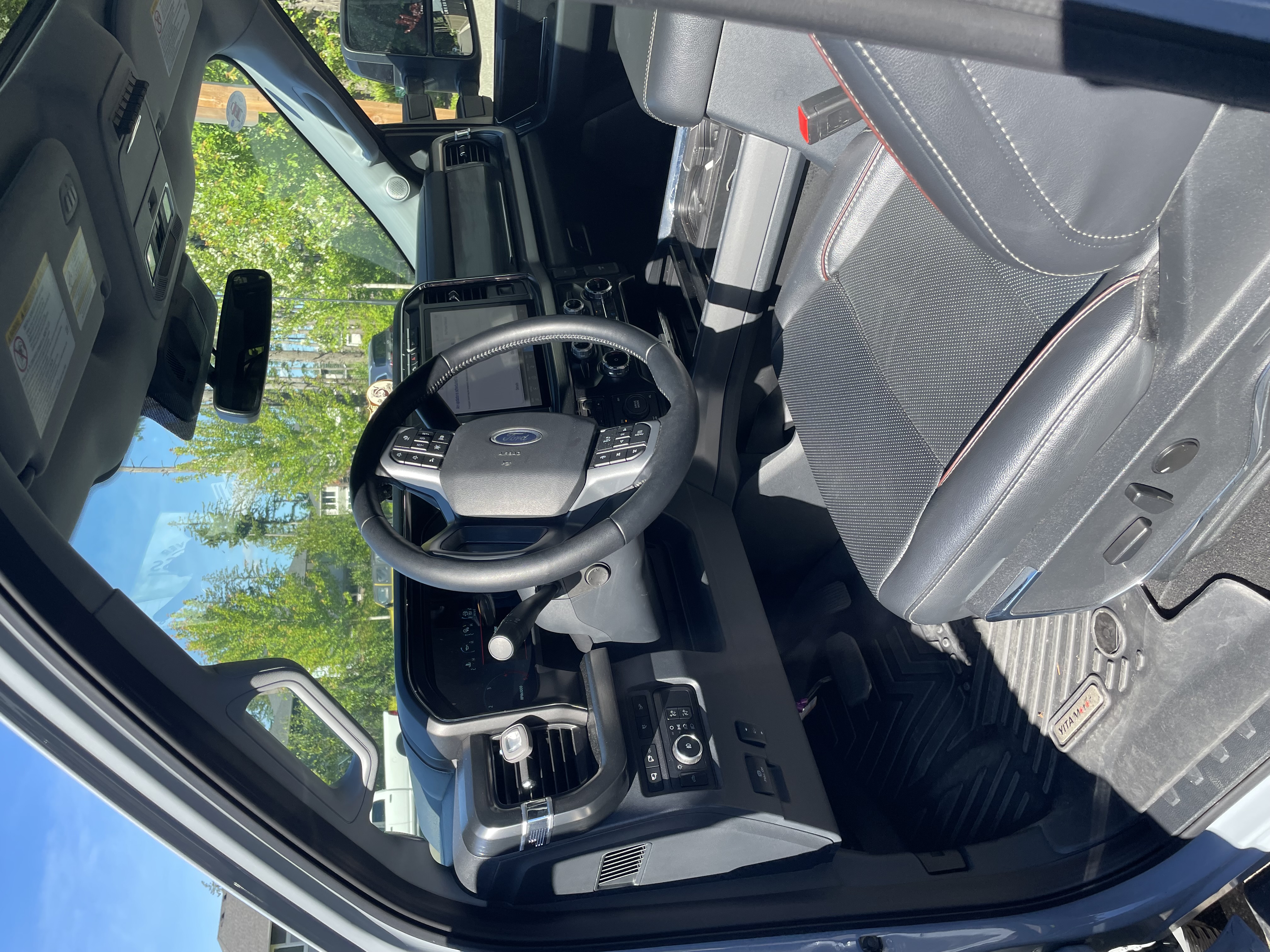 Used 2024 Ford F250 Lariat w/ Lariat Ultimate Package AWD/4WD image 19