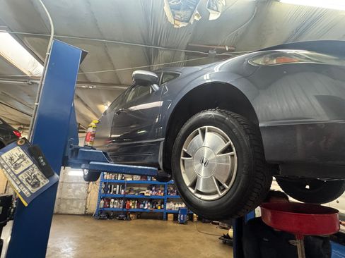 Used 2006 Honda Civic Hybrid Sedan 4D image 2