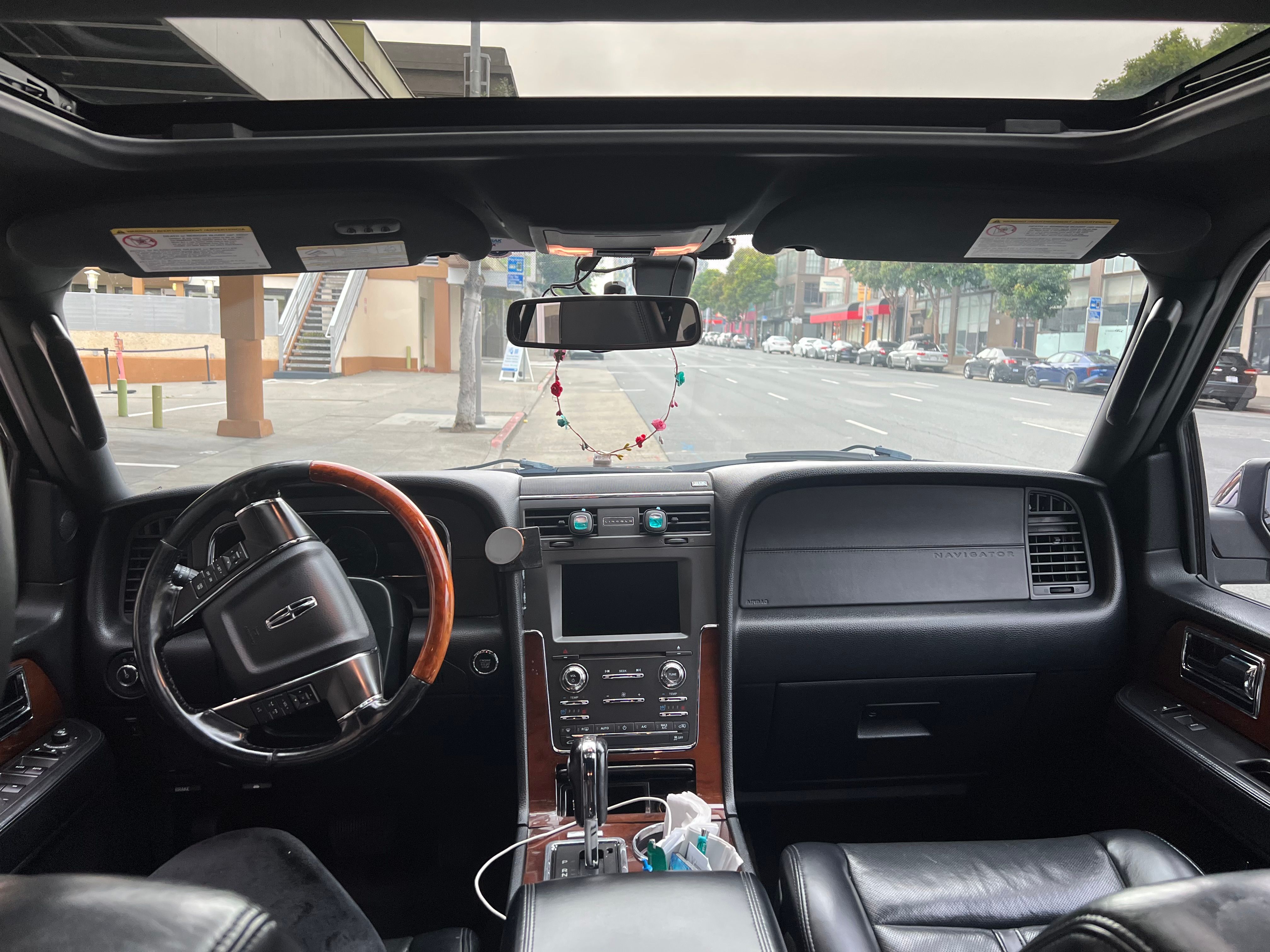Used 2017 Lincoln Navigator L Select RWD image 8