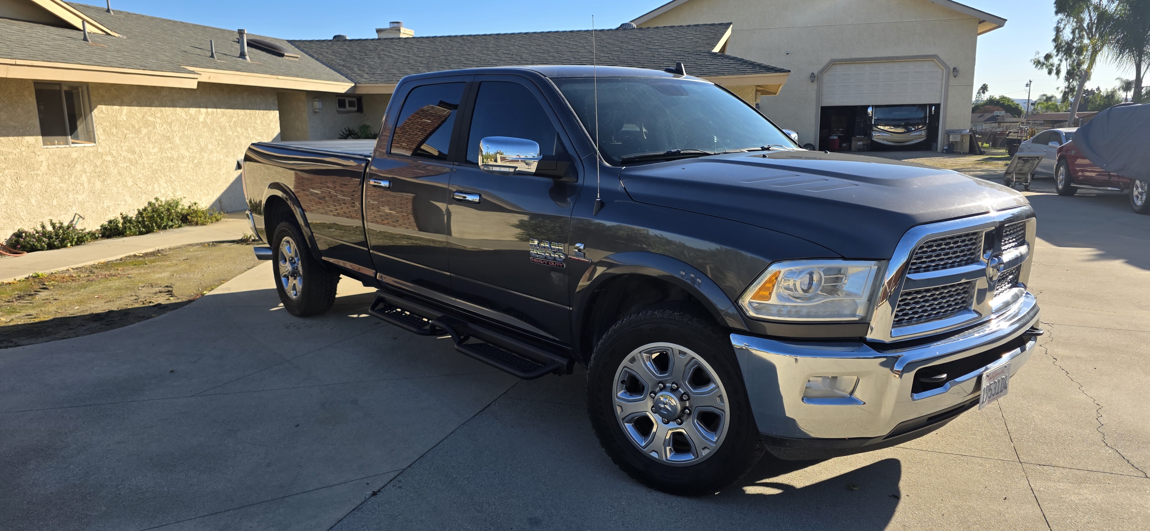Used 2014 RAM 2500 Laramie RWD image 2