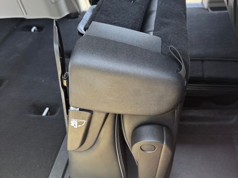 Used 2015 Chrysler Town & Country Touring-L w/ Driver Convenience Group FWD image 23