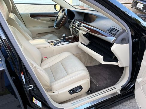 Used 2017 Lexus LS 460 w/ Comfort Package RWD image 12