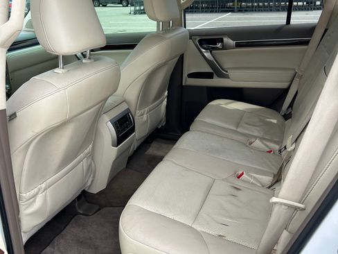 Used 2016 Lexus GX 460 w/ Premium Package AWD/4WD image 24