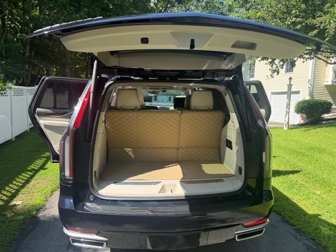 Used 2021 Cadillac Escalade Premium Luxury Platinum AWD/4WD image 22