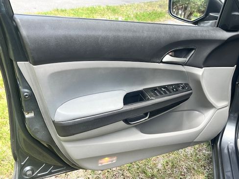 Used 2010 Honda Accord LX image 9