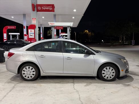 Used 2015 Chevrolet Cruze LS image 2