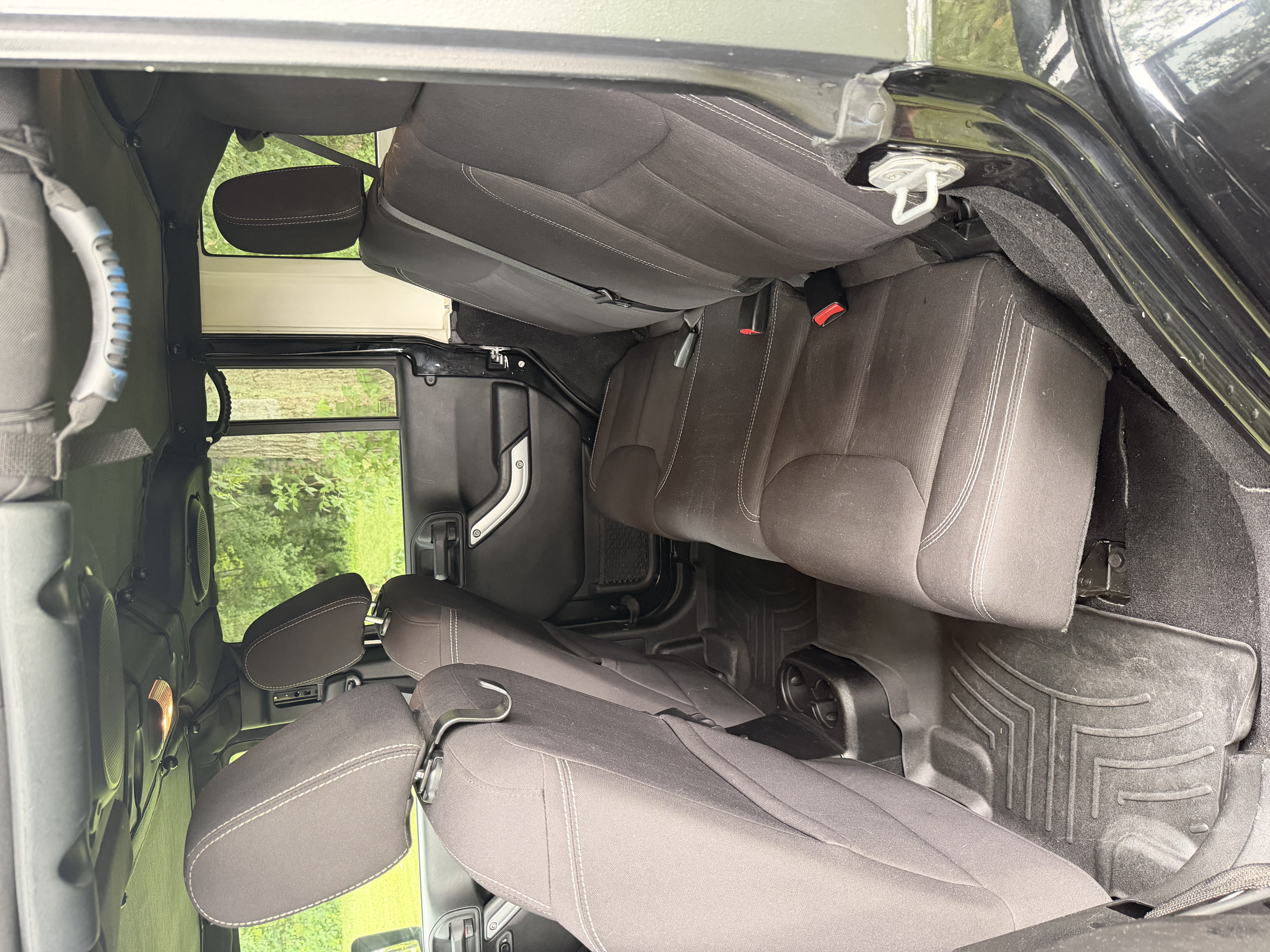 Used 2013 Jeep Wrangler Unlimited Sahara AWD/4WD image 9