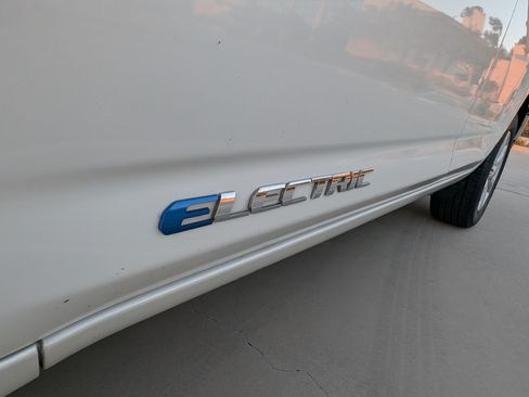 Used 2014 Toyota RAV4 EV image 22