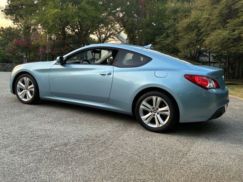 Used 2010 Hyundai Genesis 2.0T RWD image 14