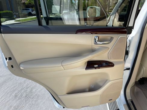 Used 2014 Lexus LX 570 4WD image 16