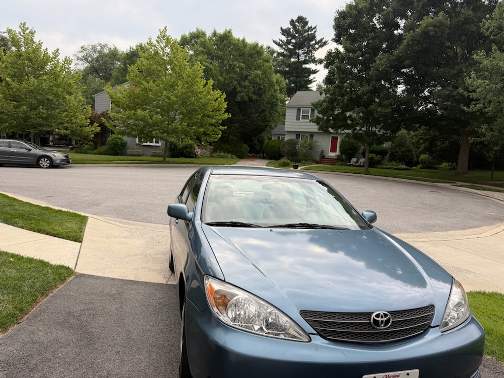 Used 2004 Toyota Camry LE w/ Preferred Accessory Pkg FWD image 1