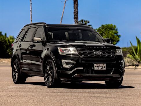 Used 2017 Ford Explorer XLT w/ Equipment Group 202A image 1