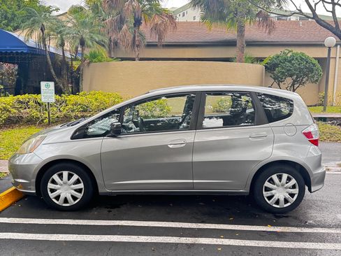 Used 2010 Honda Fit image 2